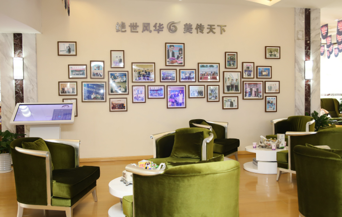 上海華美整形醫(yī)生簡介|謝衛(wèi)國醫(yī)生介紹，隆胸面診方案展示