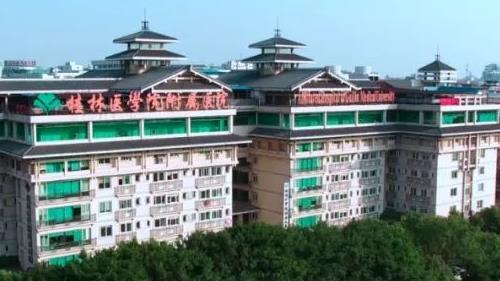 桂林醫(yī)學院附屬醫(yī)院整形美容科隆胸案例分享，內(nèi)附醫(yī)院信息