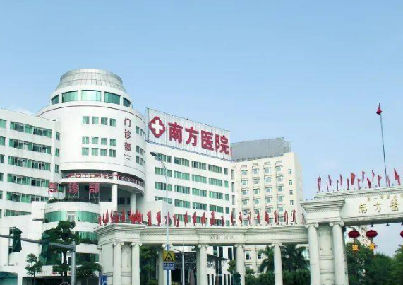 南方醫(yī)科大學(xué)南方醫(yī)院口腔科牙齒矯正怎么樣？醫(yī)生術(shù)后案例口碑參考