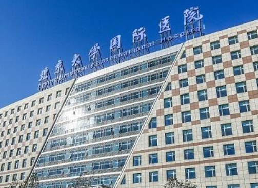 北京大學(xué)國(guó)際醫(yī)院整形美容，去眼袋整形案例對(duì)比