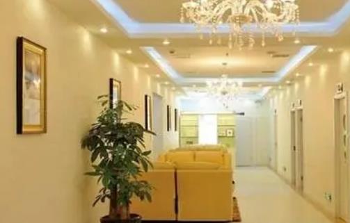 上海瑞芙臣整形醫(yī)院隆胸手術費用，術后恢復變化照片＋醫(yī)生信息