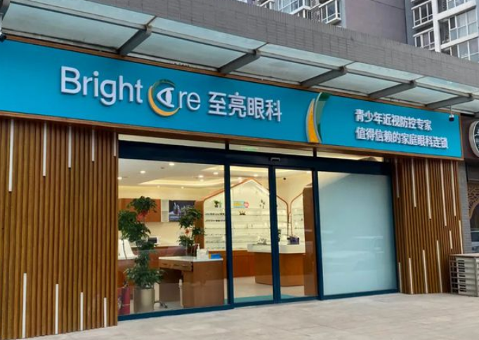 北京仁心至亮眼科診所眼睛調(diào)節(jié)怎么樣？?jī)?nèi)附整形案例圖，術(shù)前術(shù)后的改變