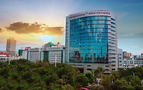 新疆醫(yī)科大學(xué)第五附屬醫(yī)院整形美容科真實(shí)案例分享，及價(jià)目表發(fā)表了