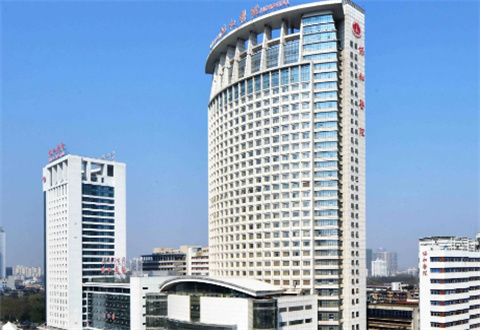 武漢協(xié)和醫(yī)院整形外科是公立嗎？進(jìn)入了解醫(yī)院了解，隆胸技術(shù)到位！