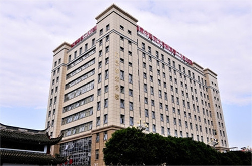 福建省第二人民醫(yī)院醫(yī)療美容科做鼻子哪位好？案例反饋＋價(jià)格表名字一覽