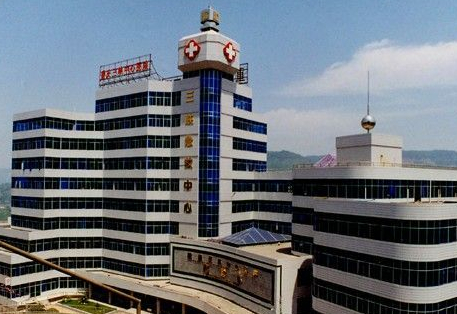 重慶三峽中心醫(yī)院整形科，去眼袋會(huì)有幾天腫脹