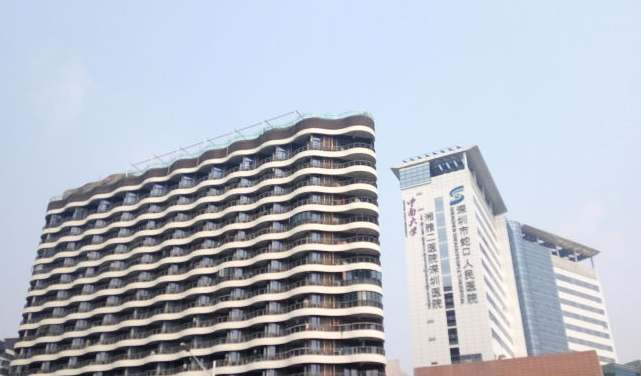 蛇口人民醫(yī)院燒傷整形科雙眼皮手術(shù)會不會有疤痕增生問題，深受當(dāng)?shù)貝勖勒咔嗖A！