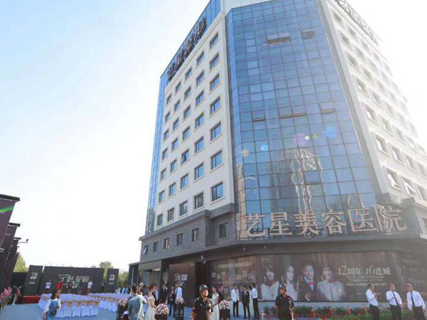 深圳做假體豐胸的醫(yī)院哪家好？詳細(xì)查看隆胸整形醫(yī)院資料