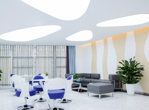 成都埋線雙眼皮多少錢？成都維度、華美紫馨、成都軍大值得體驗！