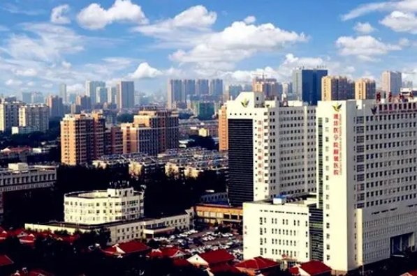 濰坊割眼袋費(fèi)用大概多少錢(qián)?整友力薦這3家機(jī)構(gòu)不錯(cuò)