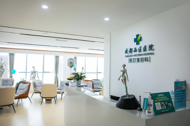 成都西區(qū)醫(yī)院整形美容科隆胸怎么樣?案例分享,胸太軟了下垂嚴(yán)重怎么辦？