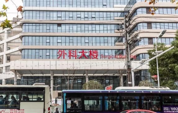 九江市學(xué)院附屬醫(yī)院隆胸怎么樣？人氣醫(yī)生、案例分享