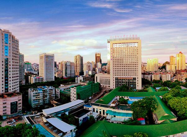 貴陽(yáng)做假體豐胸的醫(yī)院哪家好？盤(pán)點(diǎn)五強(qiáng)整形醫(yī)院詳情